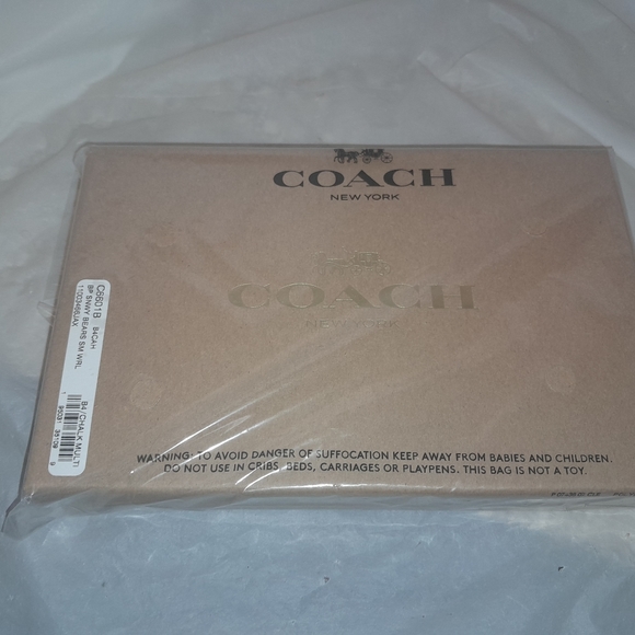 COACH Teddy Bear/Snowflake 7"1/2 Wristlet In Gift Box ✨️(FIRM) NWT TODAY… - Picture 5 of 9